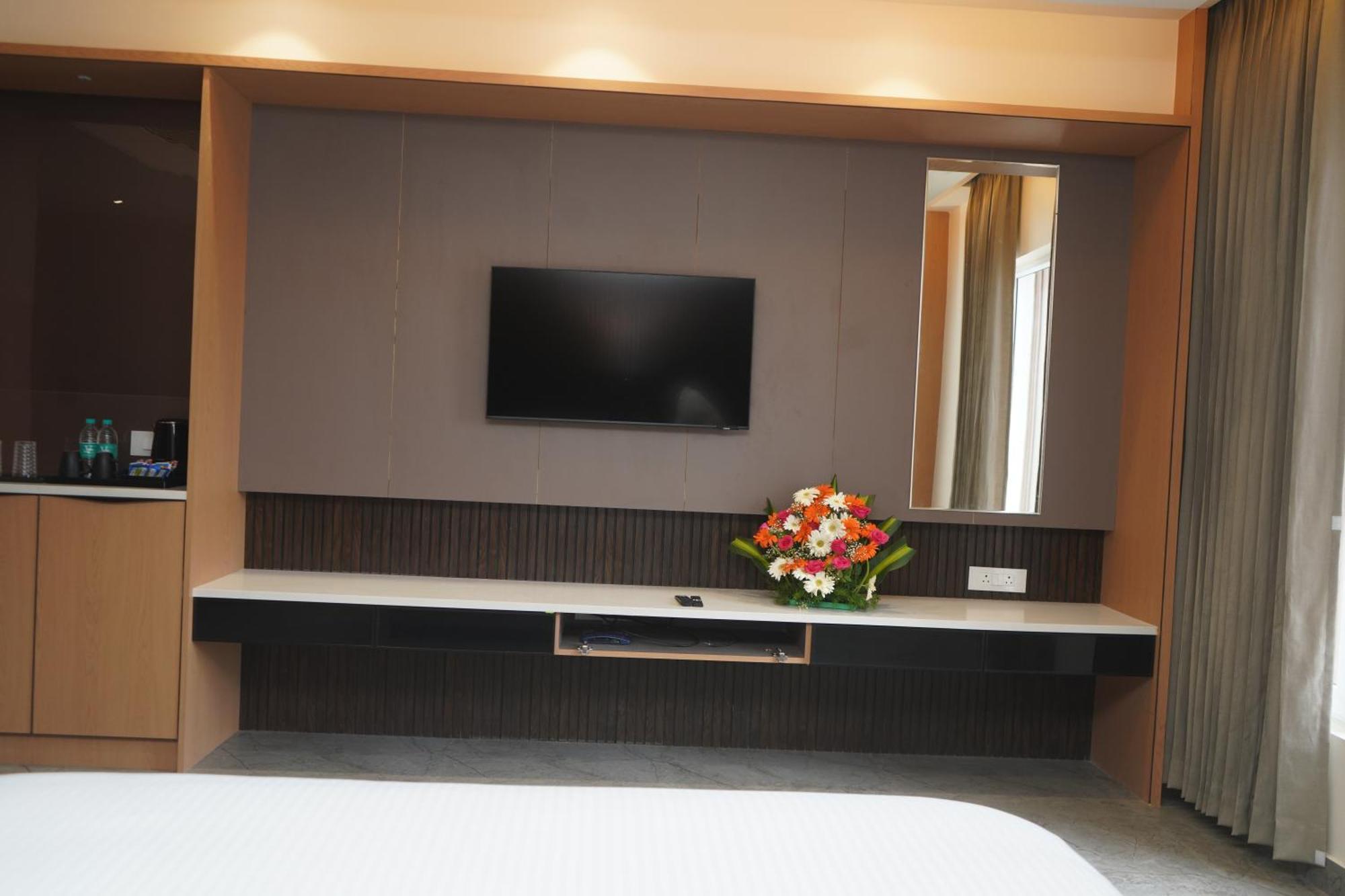 Vantara Suites Vellore Exterior photo