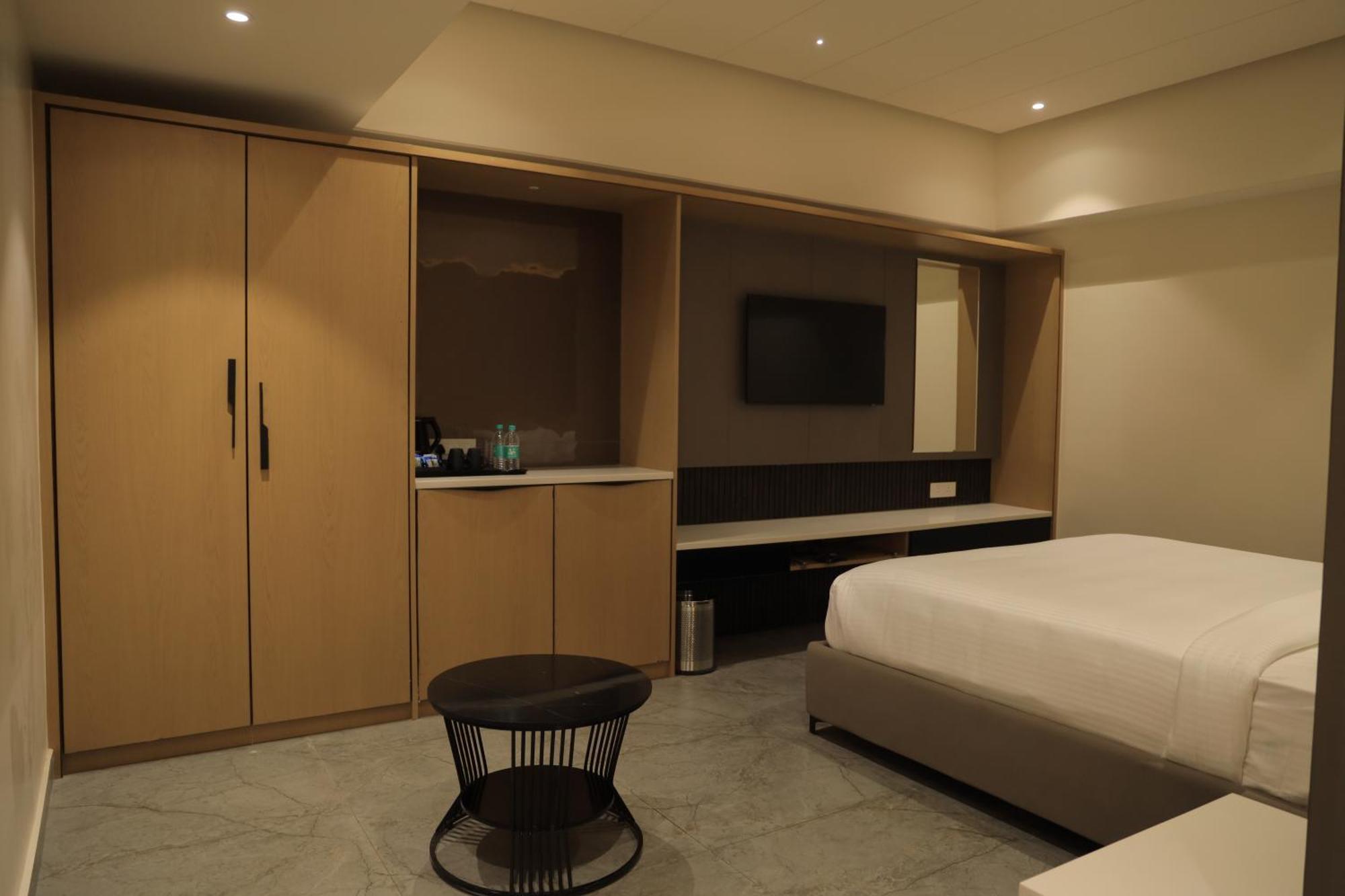 Vantara Suites Vellore Exterior photo