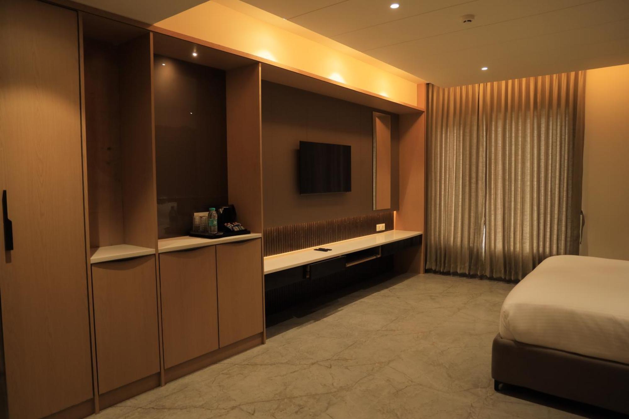 Vantara Suites Vellore Exterior photo