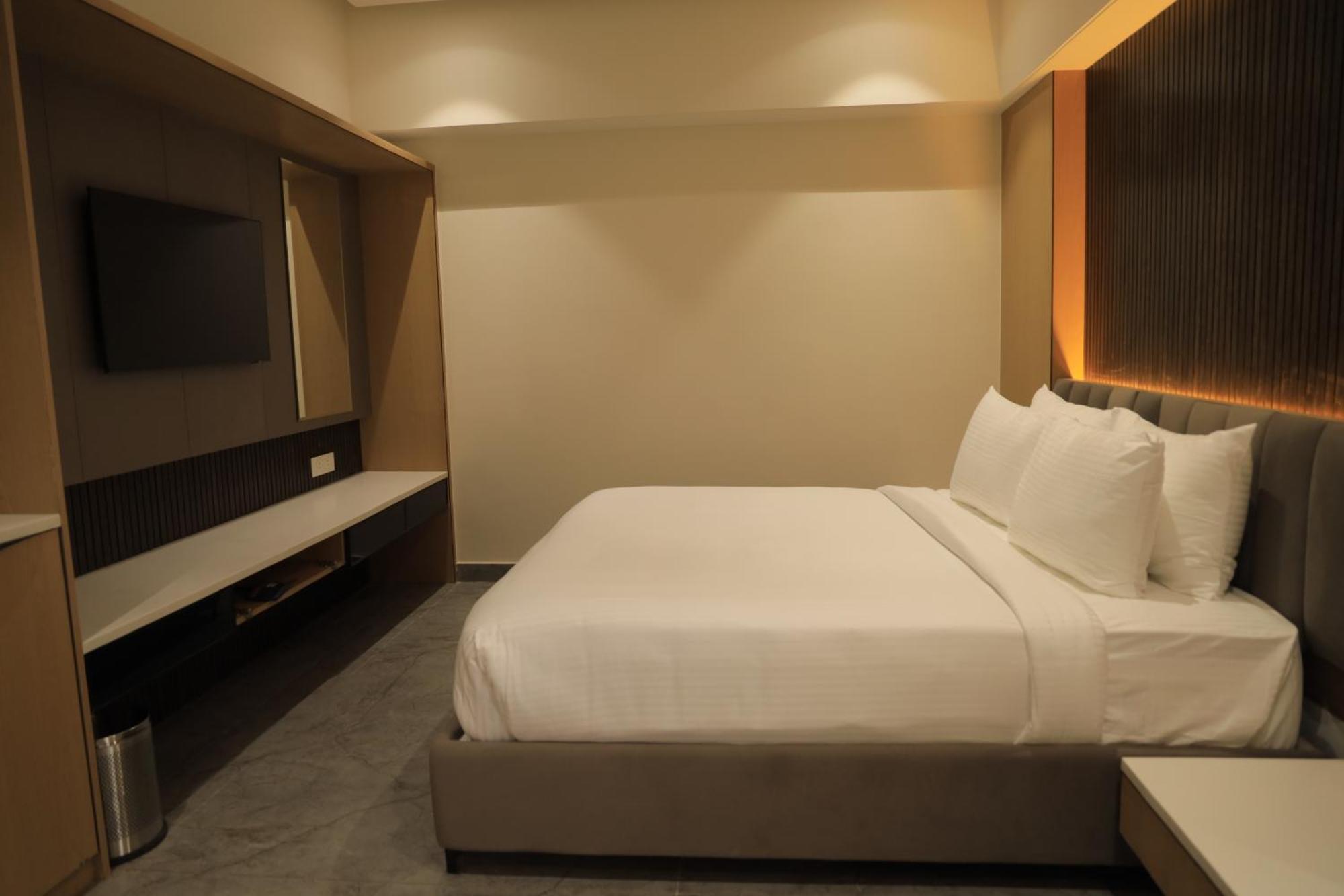 Vantara Suites Vellore Exterior photo