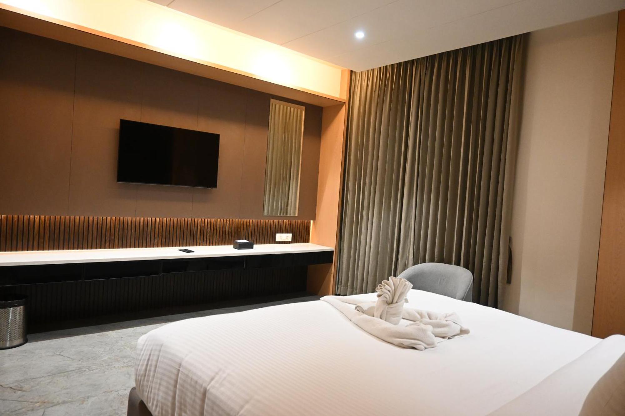 Vantara Suites Vellore Exterior photo